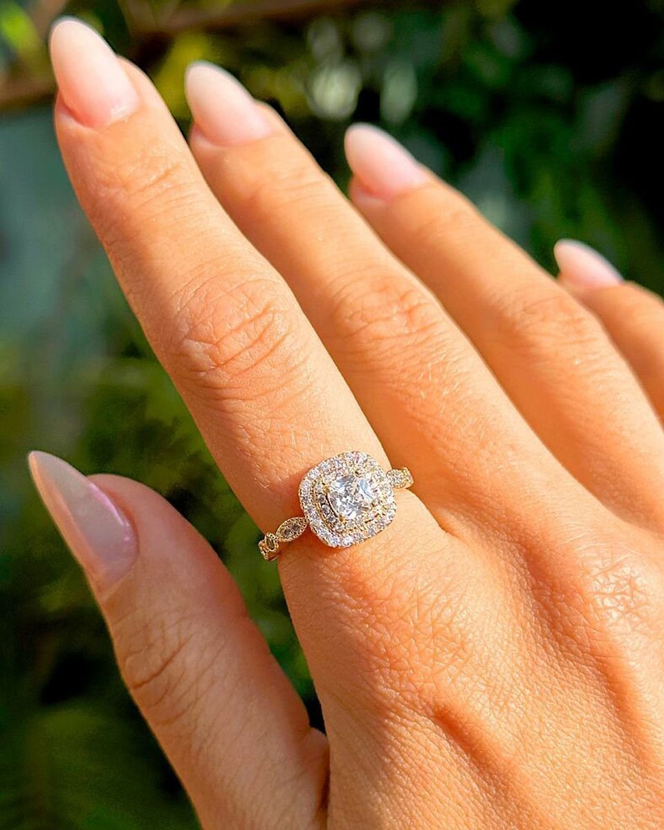 Anel Clássico Zircônia Quadrada Semijoia Banhada a Ouro Dourado 2