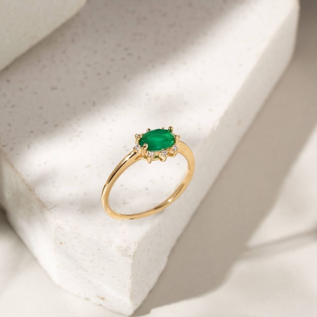 Anel Cristal Oval Cor Esmeralda com Zircônias Semijoia Dourado 3