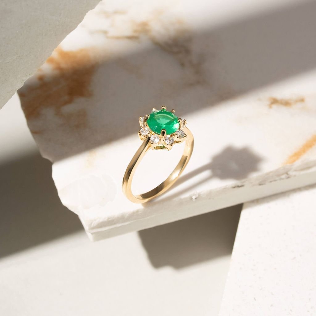 Anel Cristal Redondo Cor Esmeralda com Zircônias Semijoia Dourado 5