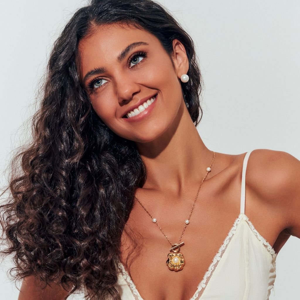 Brinco Flor Camélia com Pérola Semijoia Dourado 5