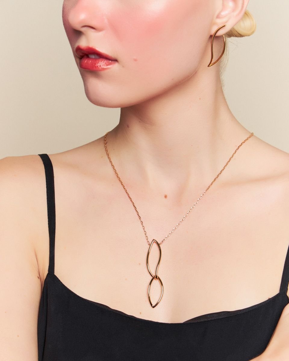 Colar Pingente Elos Curvos Delicados Semijoia Dourado 2