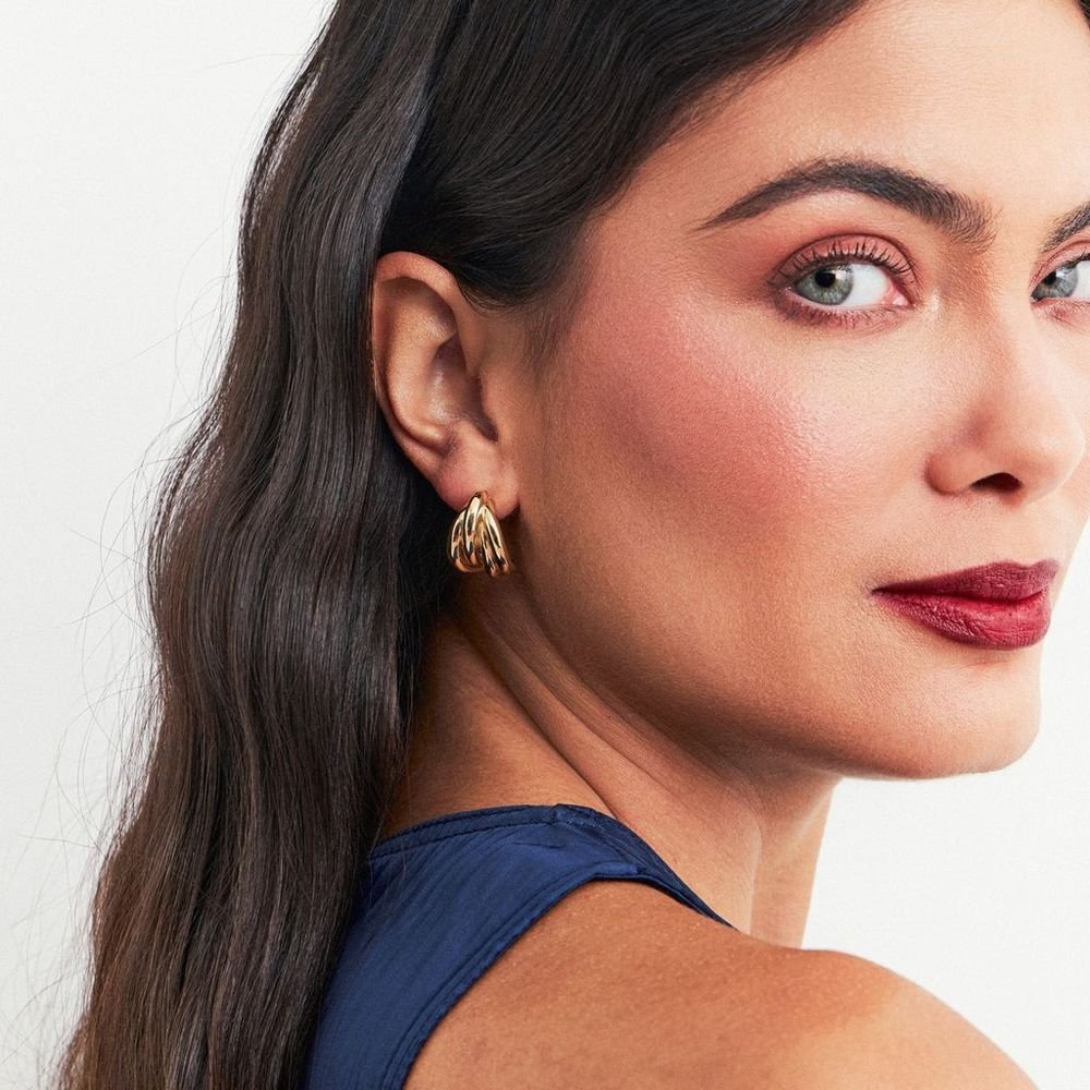 Brinco Curvo Quatro Voltas Semijoia Banho Ouro Dourado 2