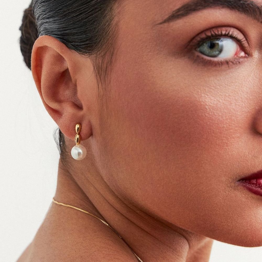 Brinco Pérola Shell Detalhe em Zircônias Semijoia Dourado 2