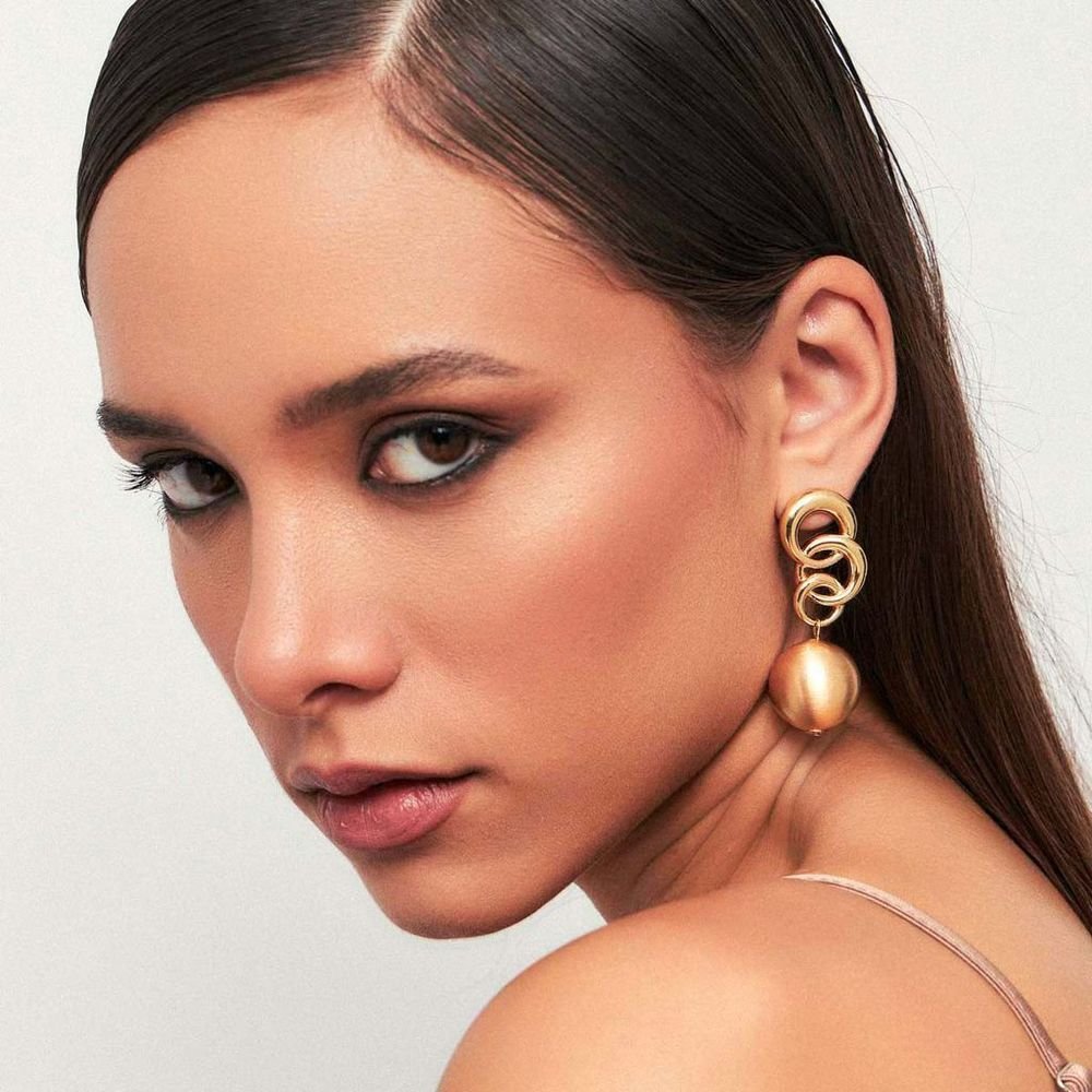 Brinco Elos com Esfera Acetinada Semijoia Dourado 2