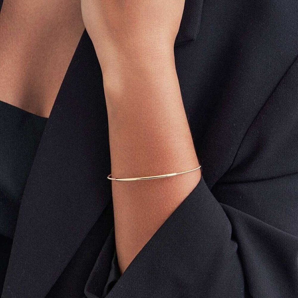 Pulseira Maleável Com Aro Fino Semijoia Banhada A Ouro Dourado 2