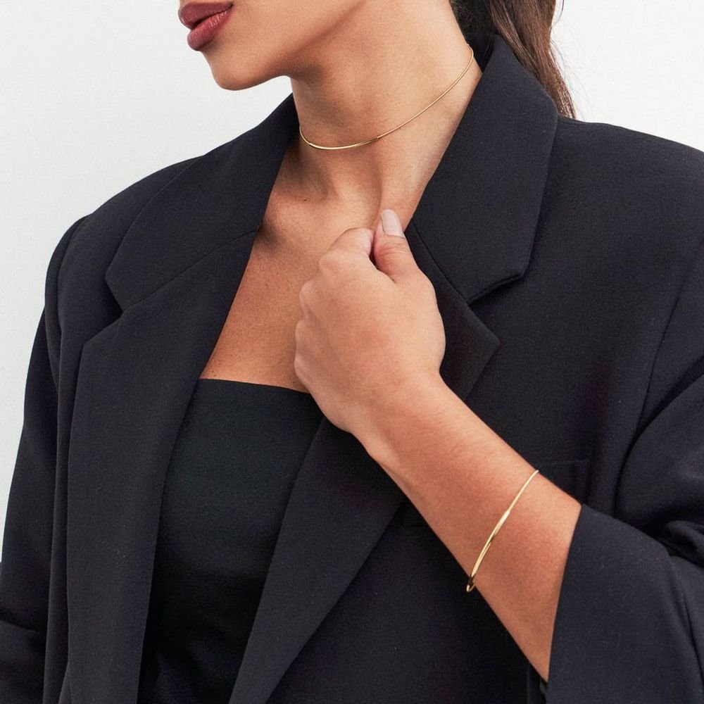 Pulseira Maleável Com Aro Fino Semijoia Banhada A Ouro Dourado 3