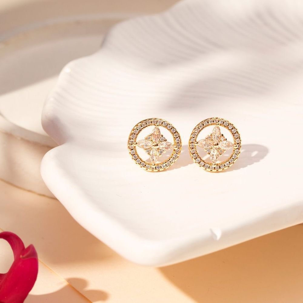 Brinco Redondo com Trevo Zircônias Semijoia Dourado 3