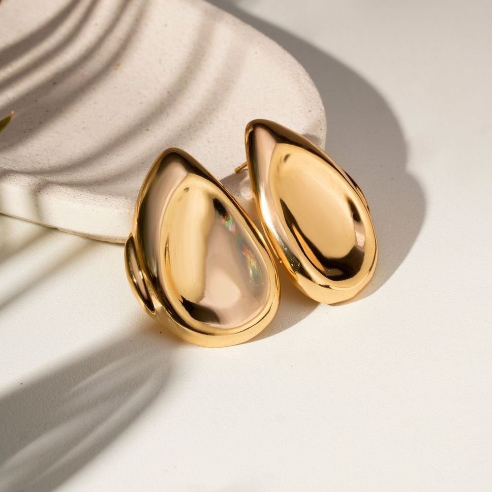 Brinco Minimalista Semijoia Banhada a Ouro 18k Dourado 3
