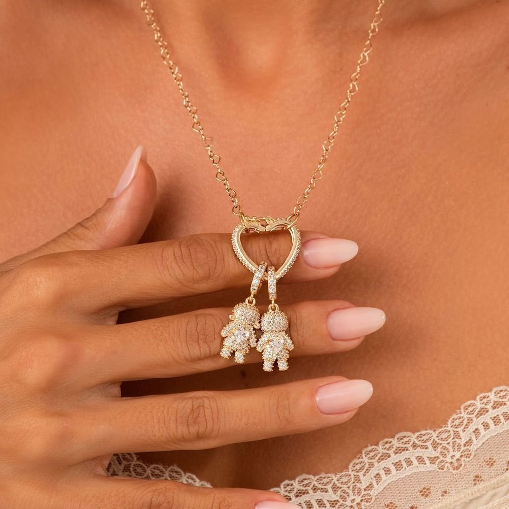 Pingente Menina com Coração Zircônias Banhada a Ouro 18k Dourado 4