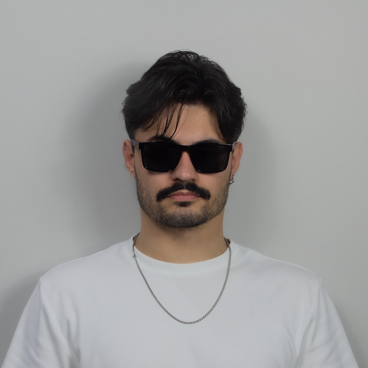 Oculos Solar Hugo Hg1369/s 807 57 Preto Brilho Lente Cinza Preto/Vermelho 5