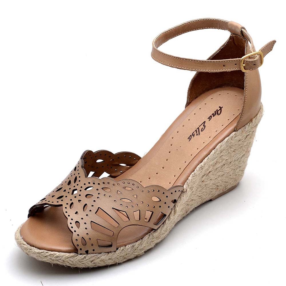 Sandália Anabela em Couro Feminino Fivela Detalhes Desenho Laser Elegante Confortável Bege 2