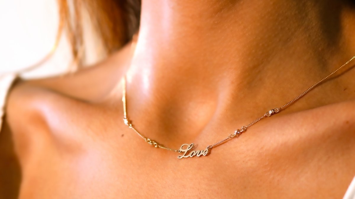 Colar de Prata Rosé Love com Pontos de Luz Dourado 2