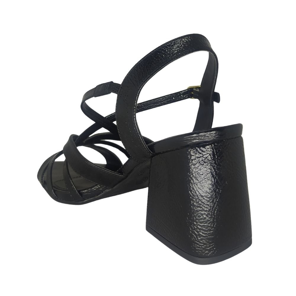 Sandália Via Scarpa Salto Médio em Verniz Preto 3