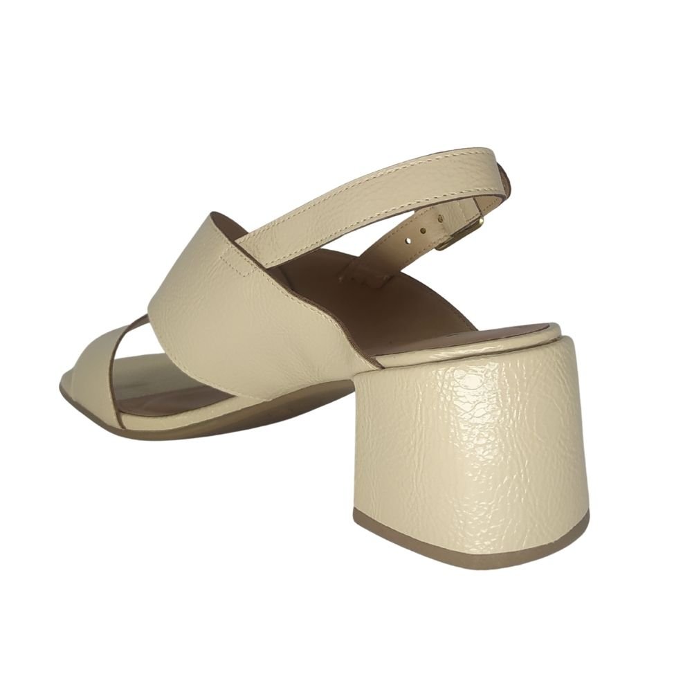 Sandália Via Scarpa Verniz Croco Nude 3