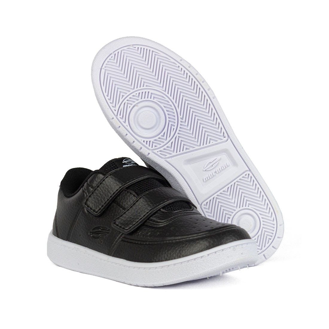 Nike trainers store with velcro fastening