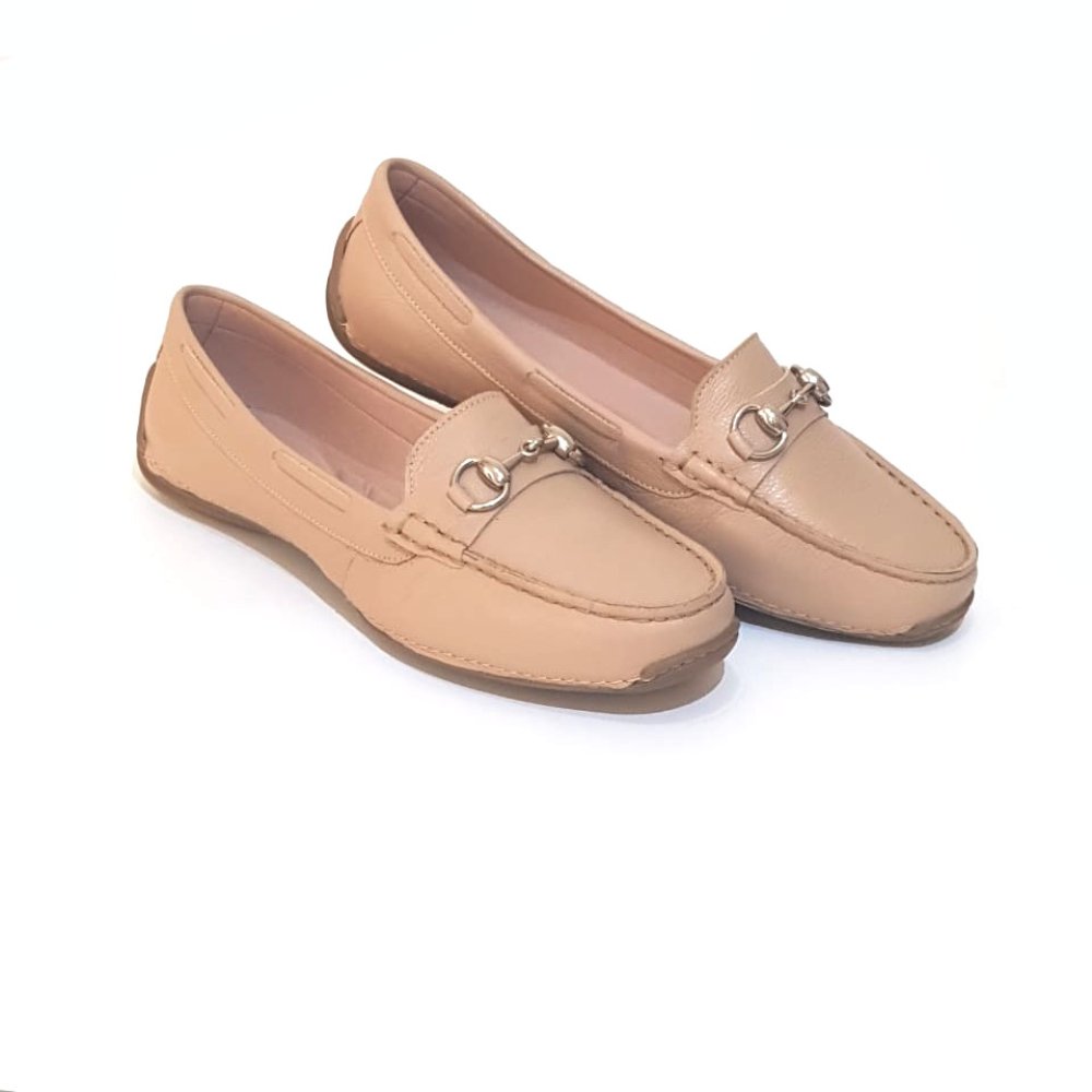 Mocassim Casual em Couro Pires Shoes com Detalhe em Fivela e Sola Borracha Bege 1