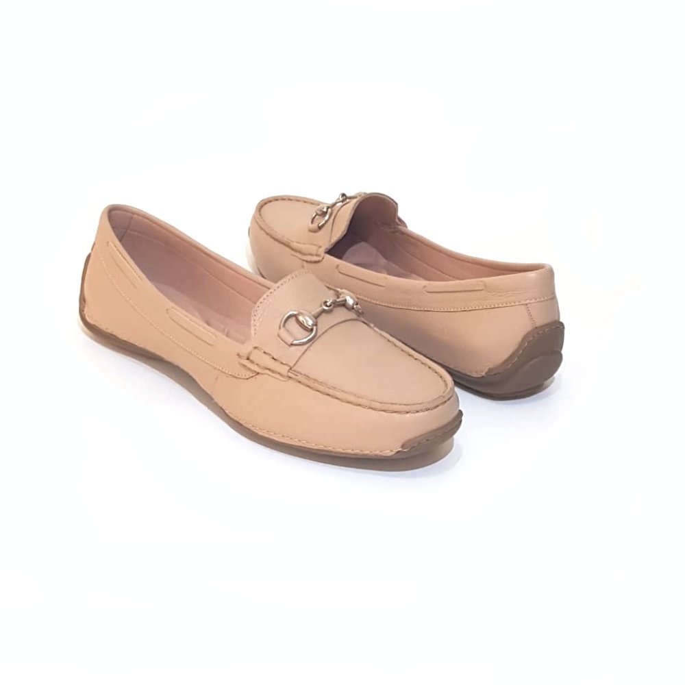 Mocassim Casual em Couro Pires Shoes com Detalhe em Fivela e Sola Borracha Bege 3