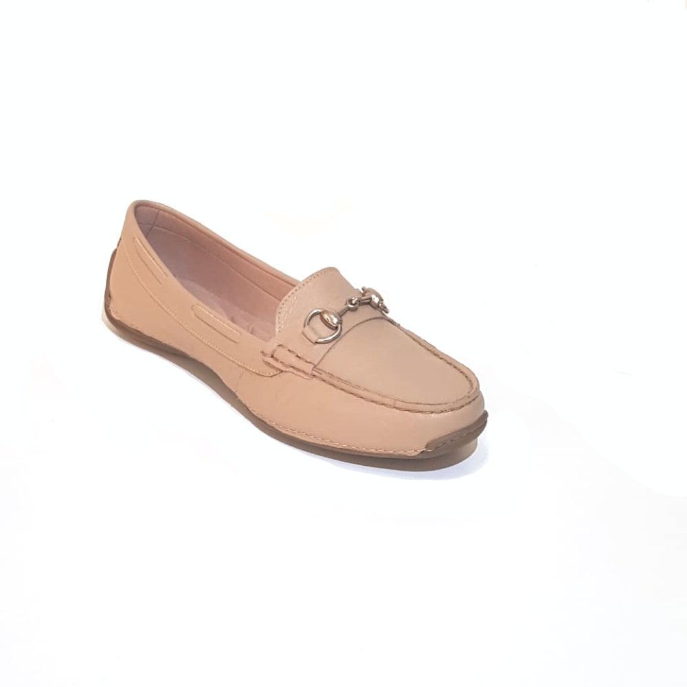 Mocassim Casual em Couro Pires Shoes com Detalhe em Fivela e Sola Borracha Bege 4
