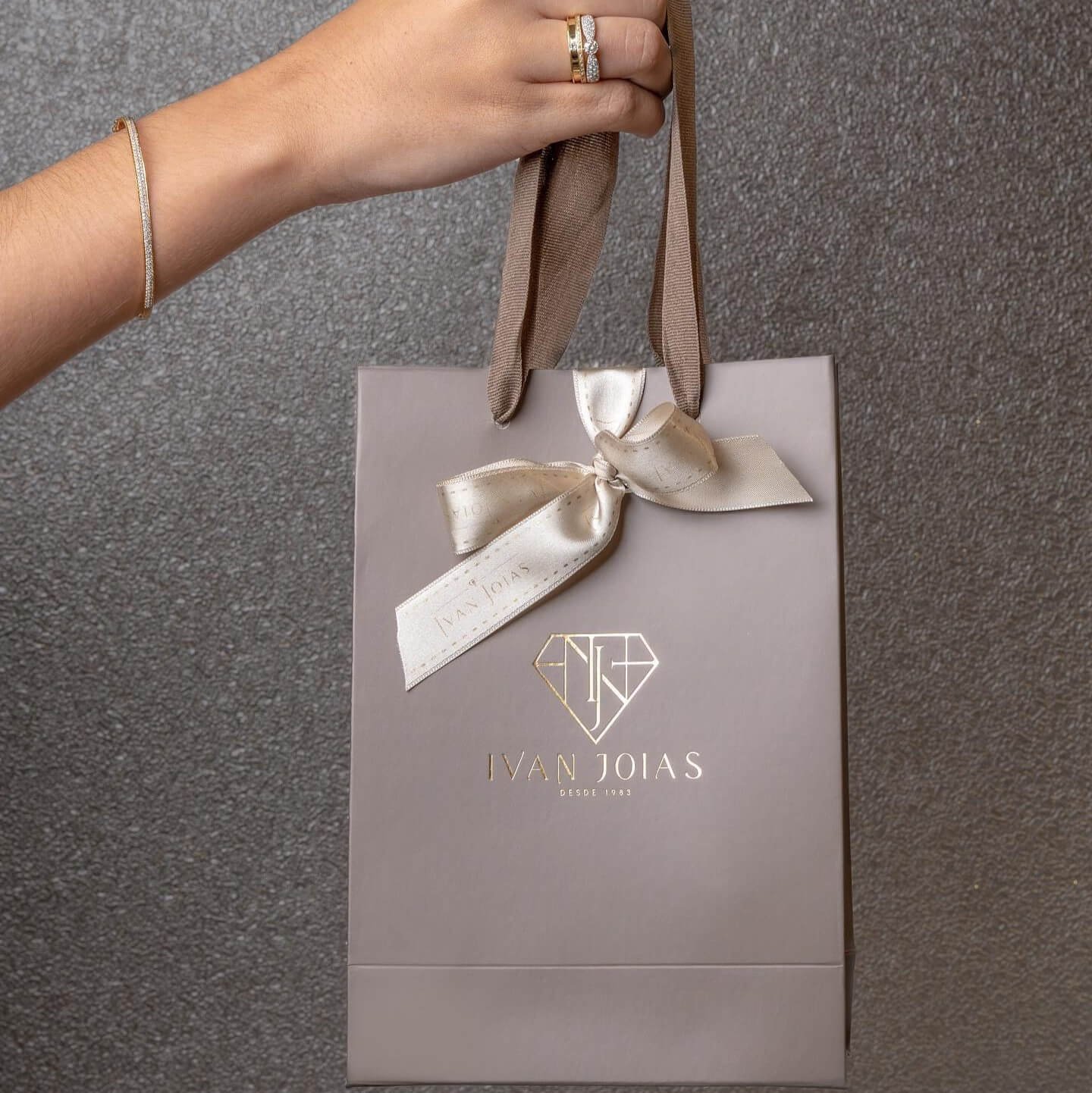 Pingente Cristal Coração com Letra "W " em Ouro 18K Dourado 4