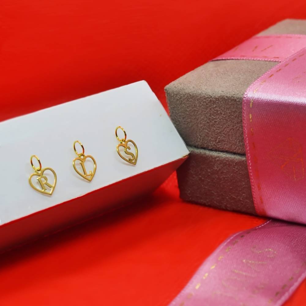 Pingente Letra Coração "R" 1cm em Ouro 18K Dourado 2