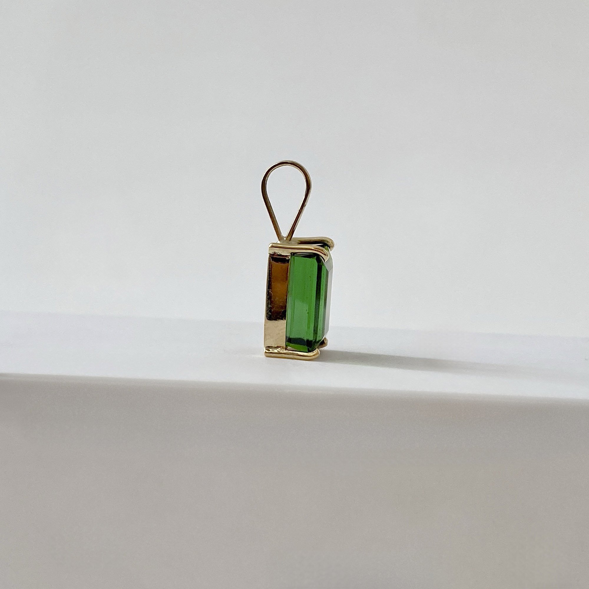 Pingente Turmalina Verde Retangular em Ouro 18k Dourado/Verde 2