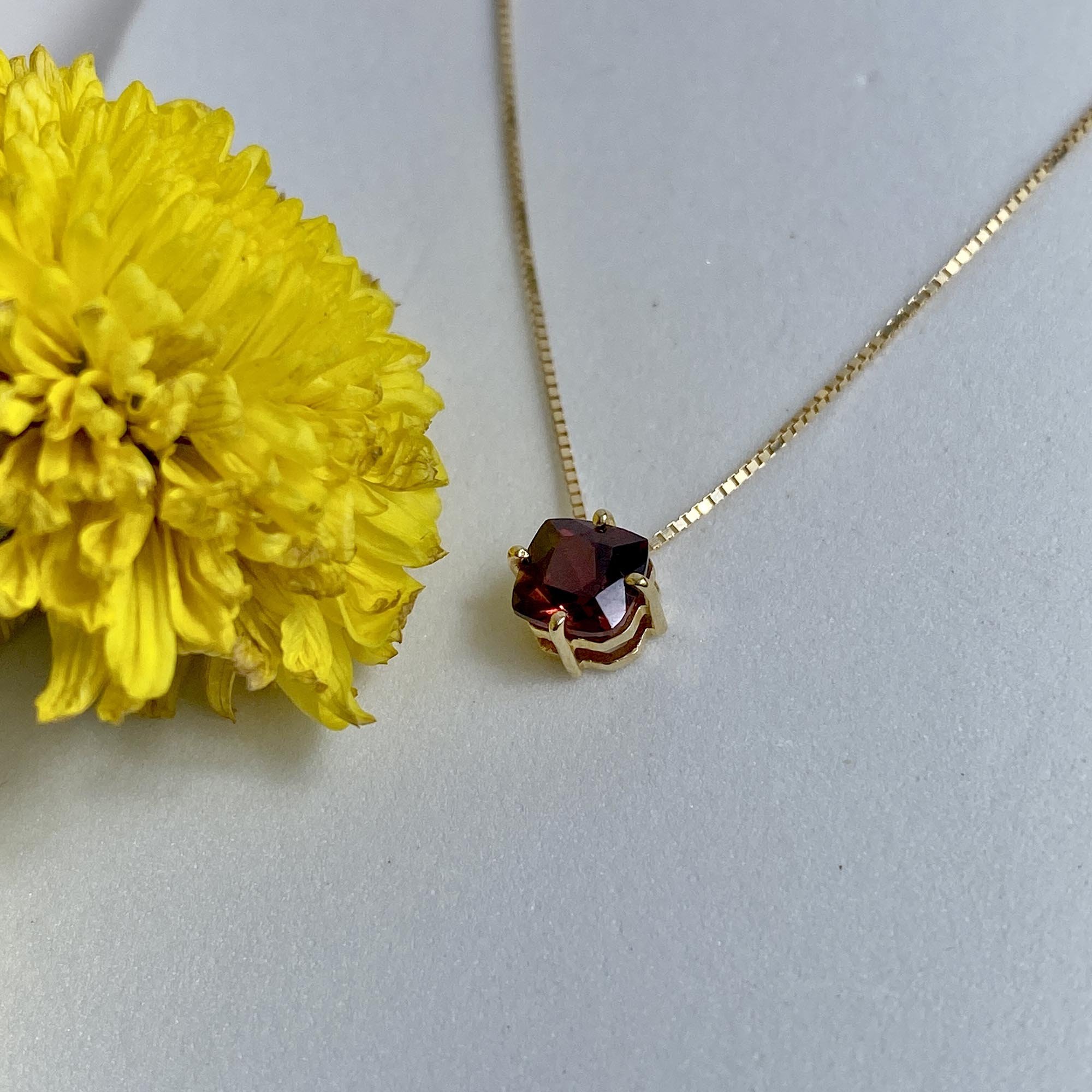 Pingente Quadrado com Granada em Ouro 18k Dourado/Vermelho 2