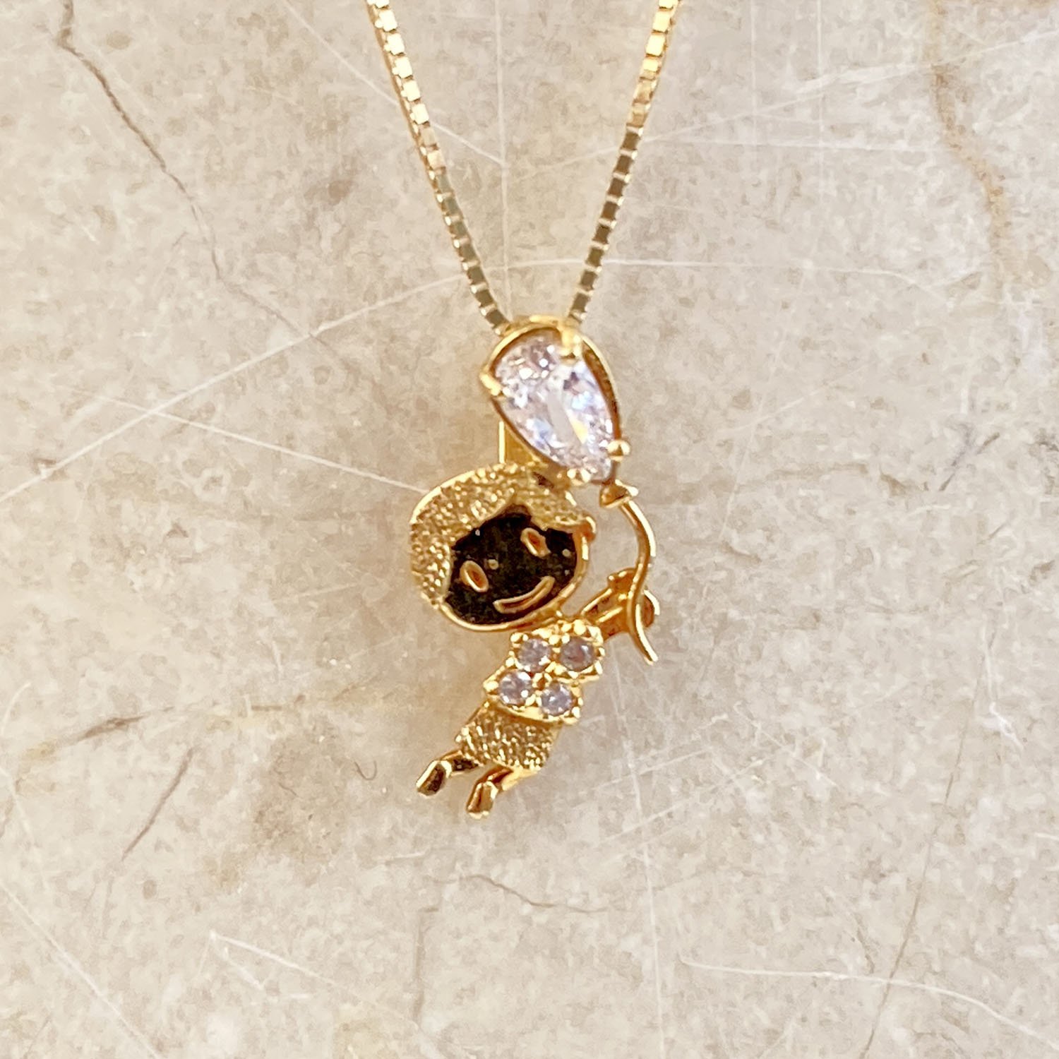 Pingente Menino Balão com Zircônia Branca em Ouro 18k Dourado 3