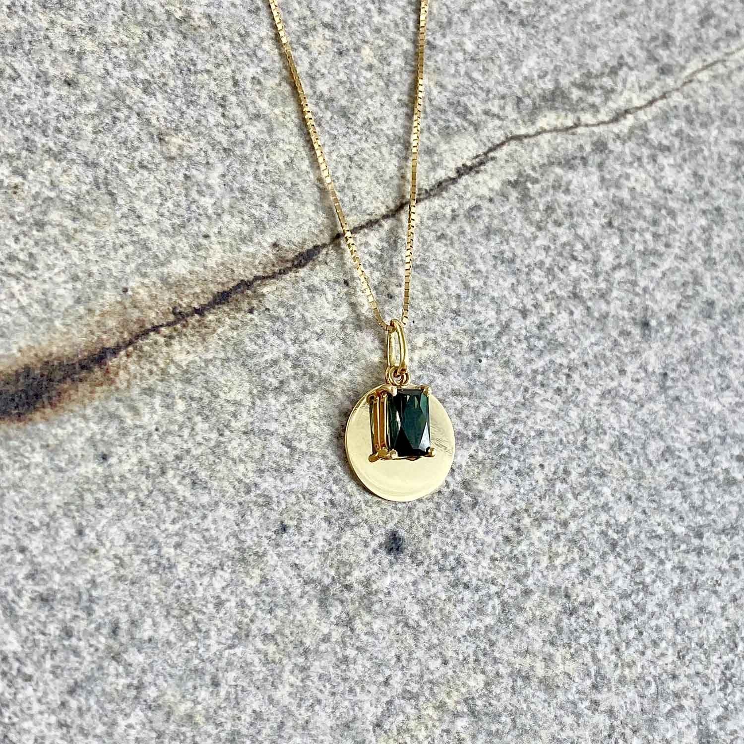 Pingente Placa com Turmalina Retangular Verde em Ouro 18k Dourado 3