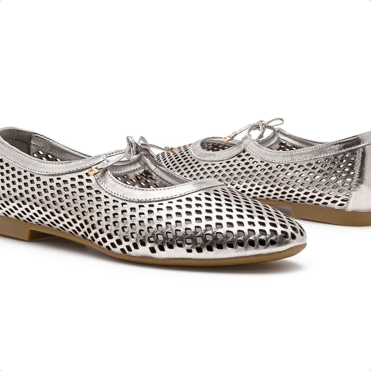 Sapatilha de Couro Democrata Feminina Lorena 642103 Prata 4
