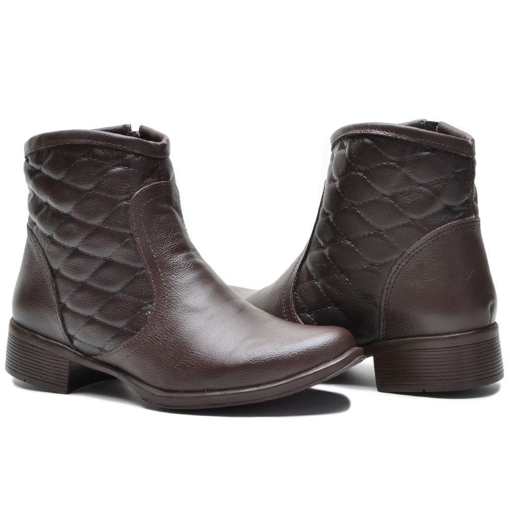 Bota Cano Curto em Couro com Detalhe Matelassê Café 2