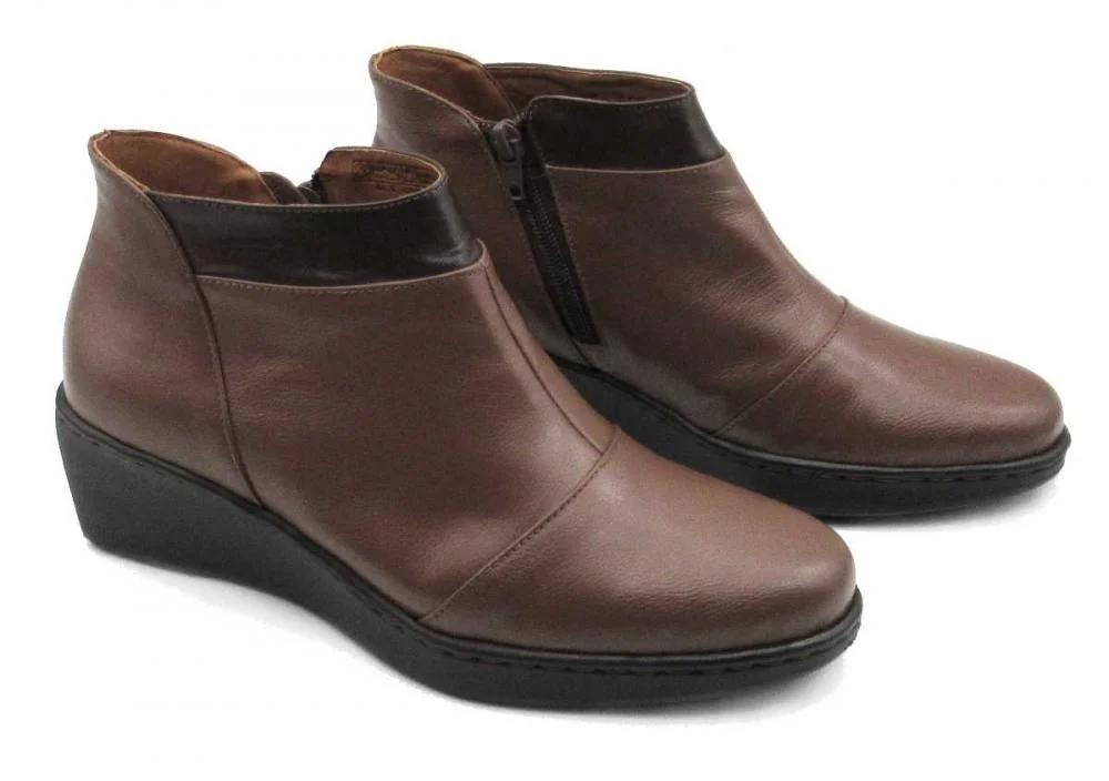 Bota Feminina Alexxa Opananken Anabela 54703 em Couro Marrom 2