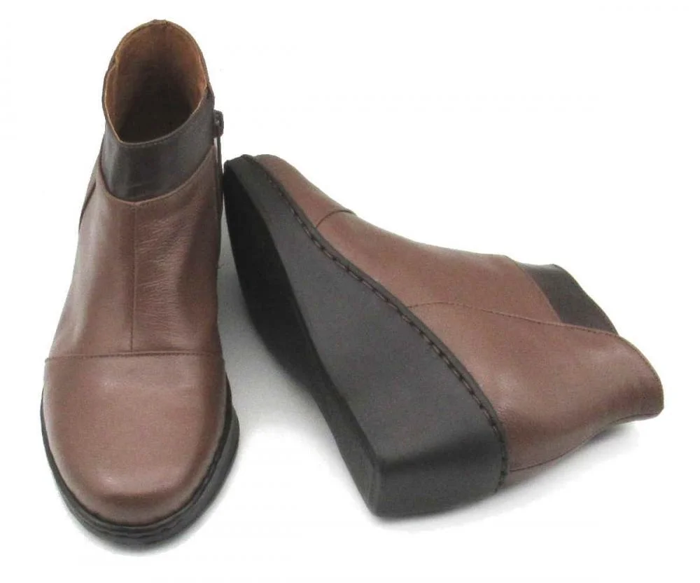 Bota Feminina Alexxa Opananken Anabela 54703 em Couro Marrom 3