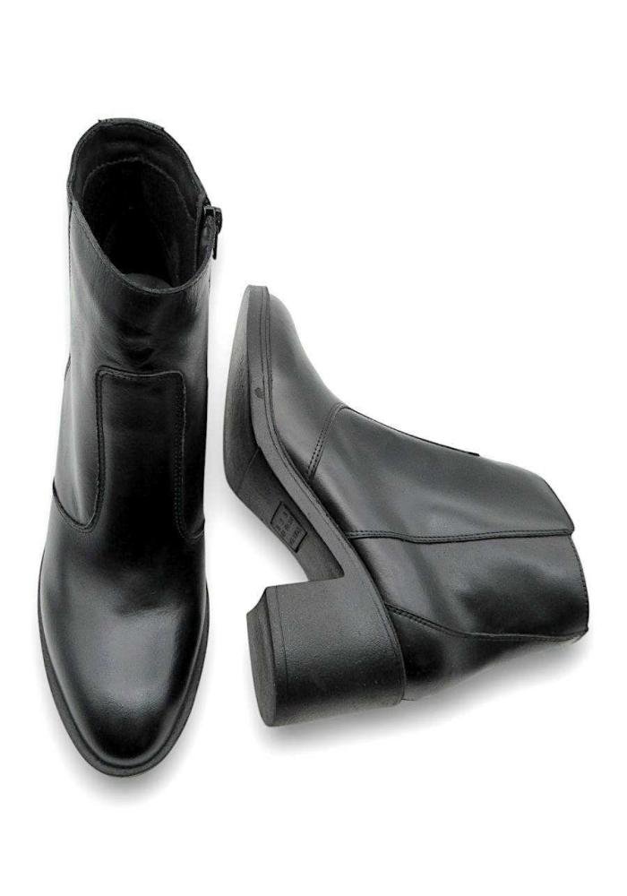 Bota Feminina Cano Curto Via Paula 4970 de Couro Preto 5
