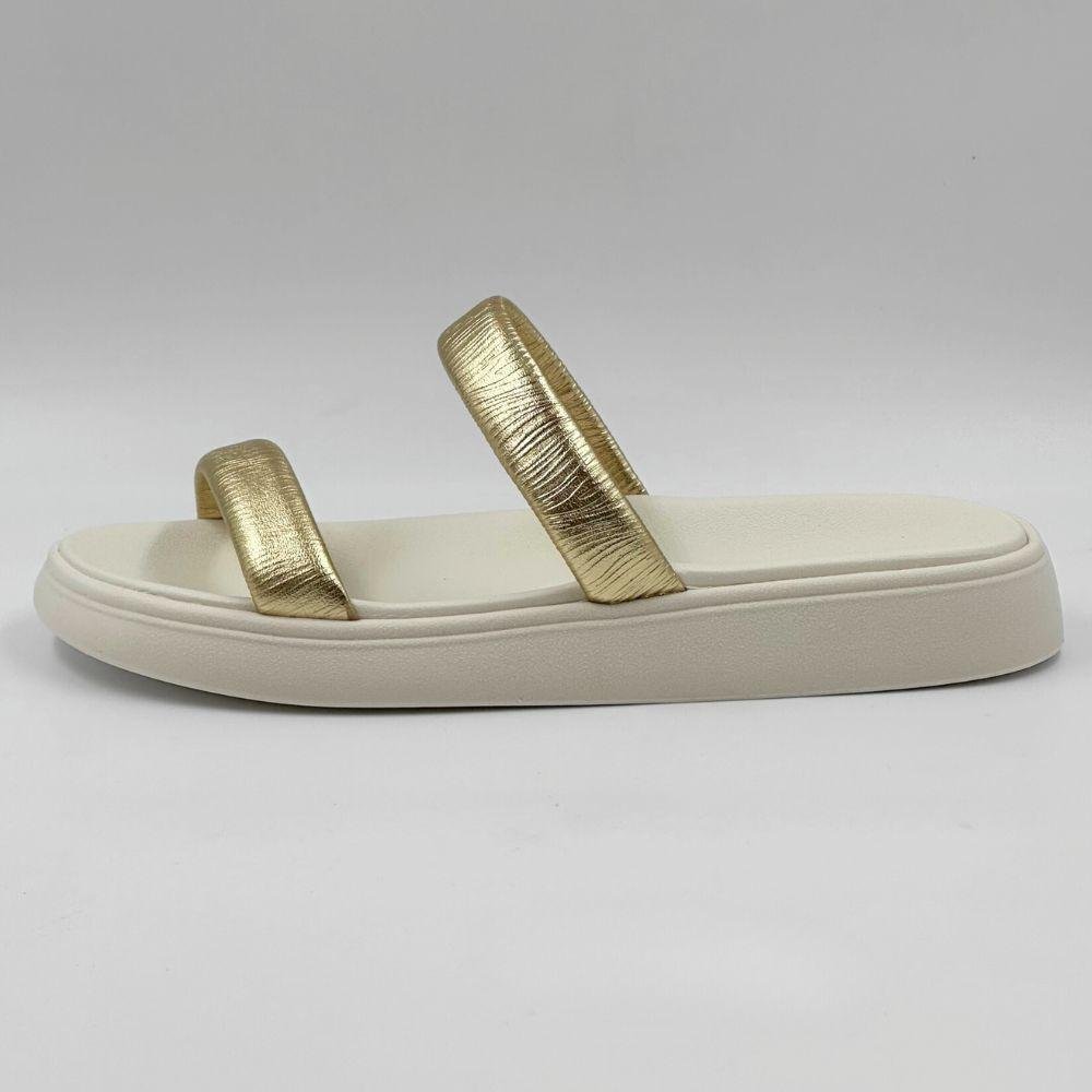 Sandália Moleca Papete Slide Tira Larga Metalizada Feminina Dourado 1