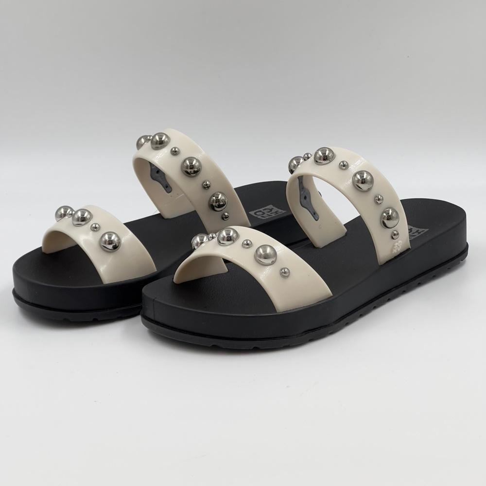 Tamanco Zaxy Rasteiro Tira Larga com Aplicações Rise Feminino Branco/Preto 2