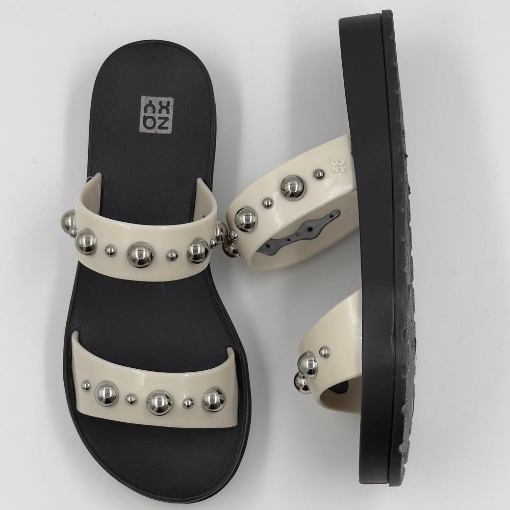 Tamanco Zaxy Rasteiro Tira Larga com Aplicações Rise Feminino Branco/Preto 5