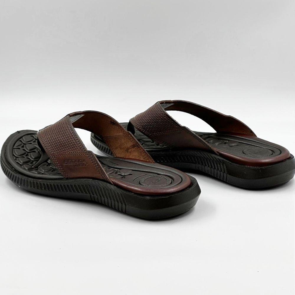Chinelo Pegada Tira Larga em Couro Masculino Pinhão 3