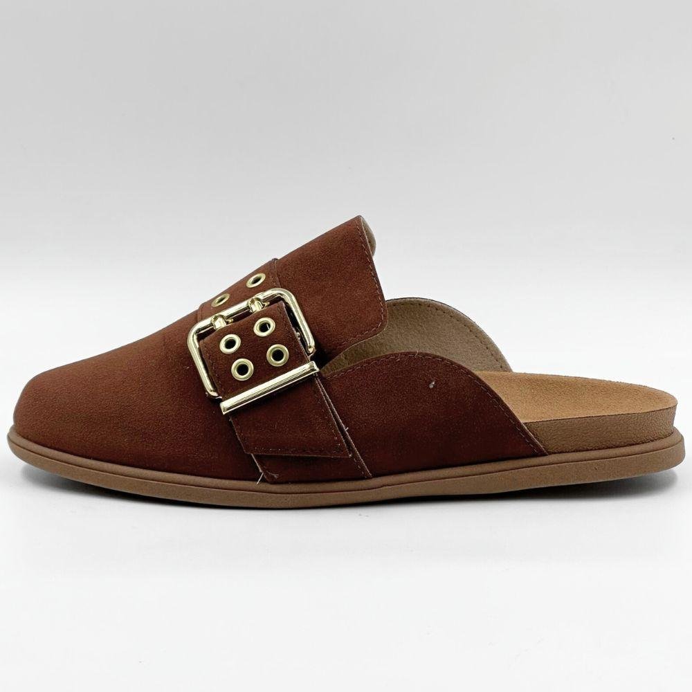 Mule Moleca em Camurça Bico Redondo com Fivela Feminina