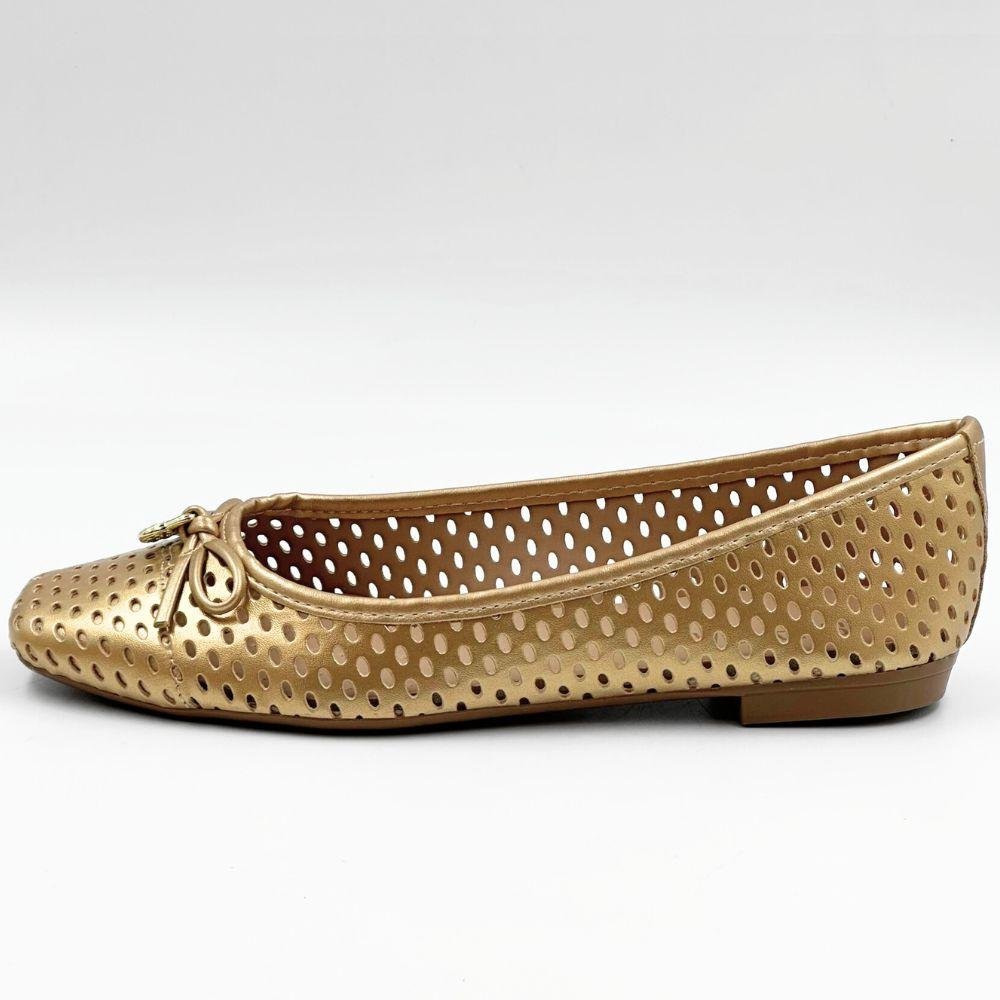 Sapatilha Sua Cia Metalizada com Perfuros Bico Quadrado Feminina Dourado 1