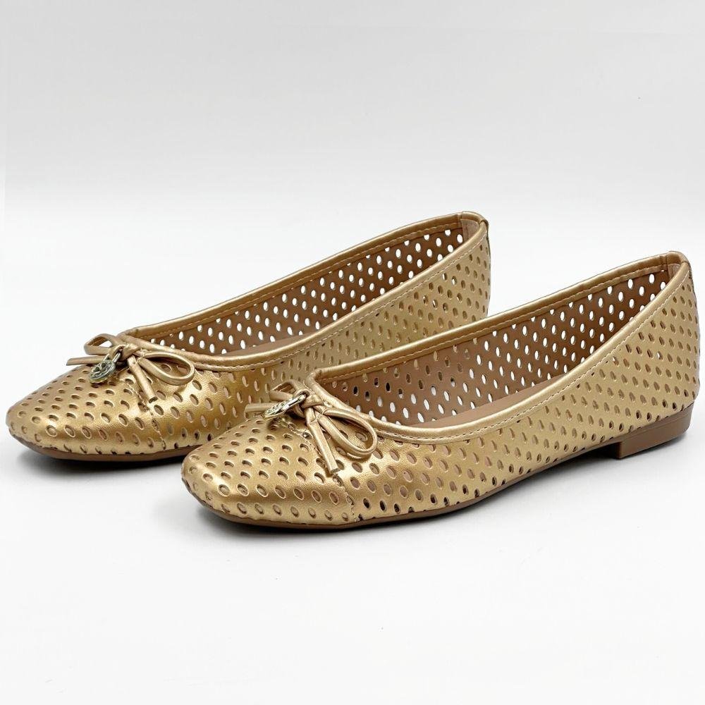 Sapatilha Sua Cia Metalizada com Perfuros Bico Quadrado Feminina Dourado 2