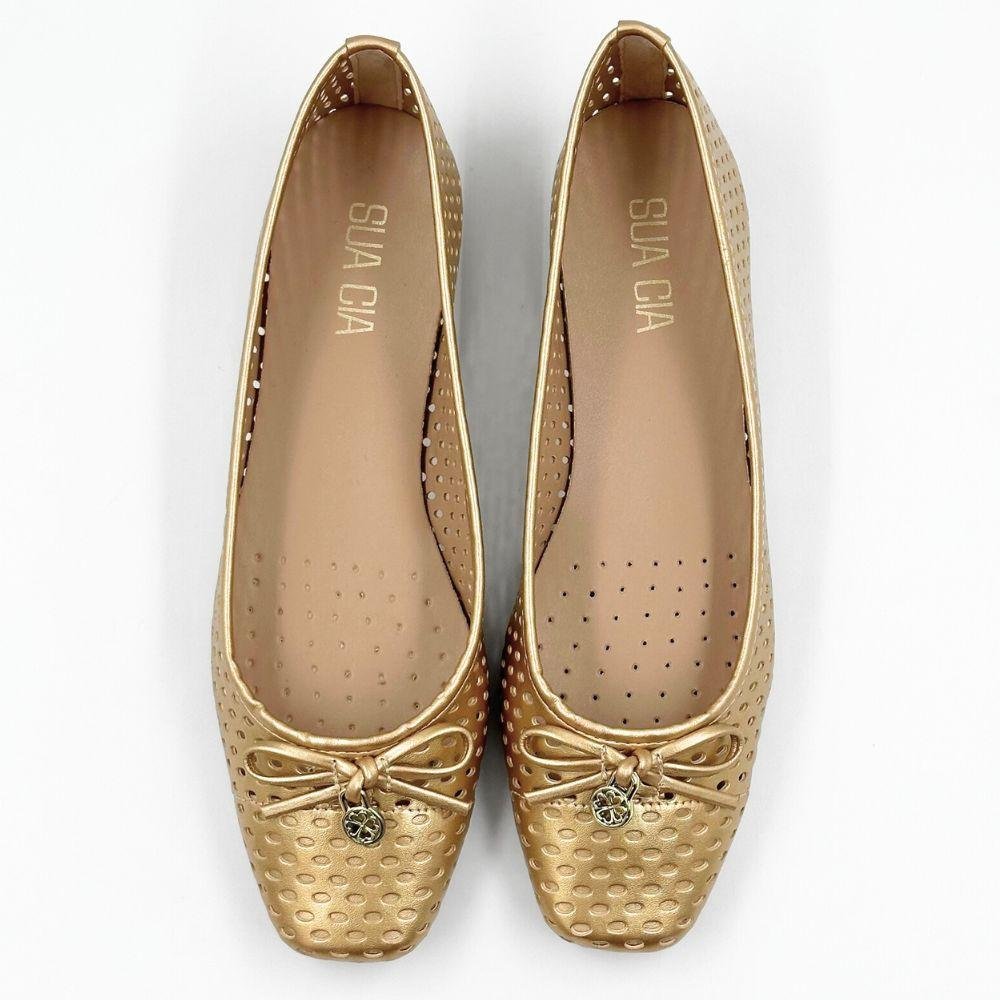 Sapatilha Sua Cia Metalizada com Perfuros Bico Quadrado Feminina Dourado 4
