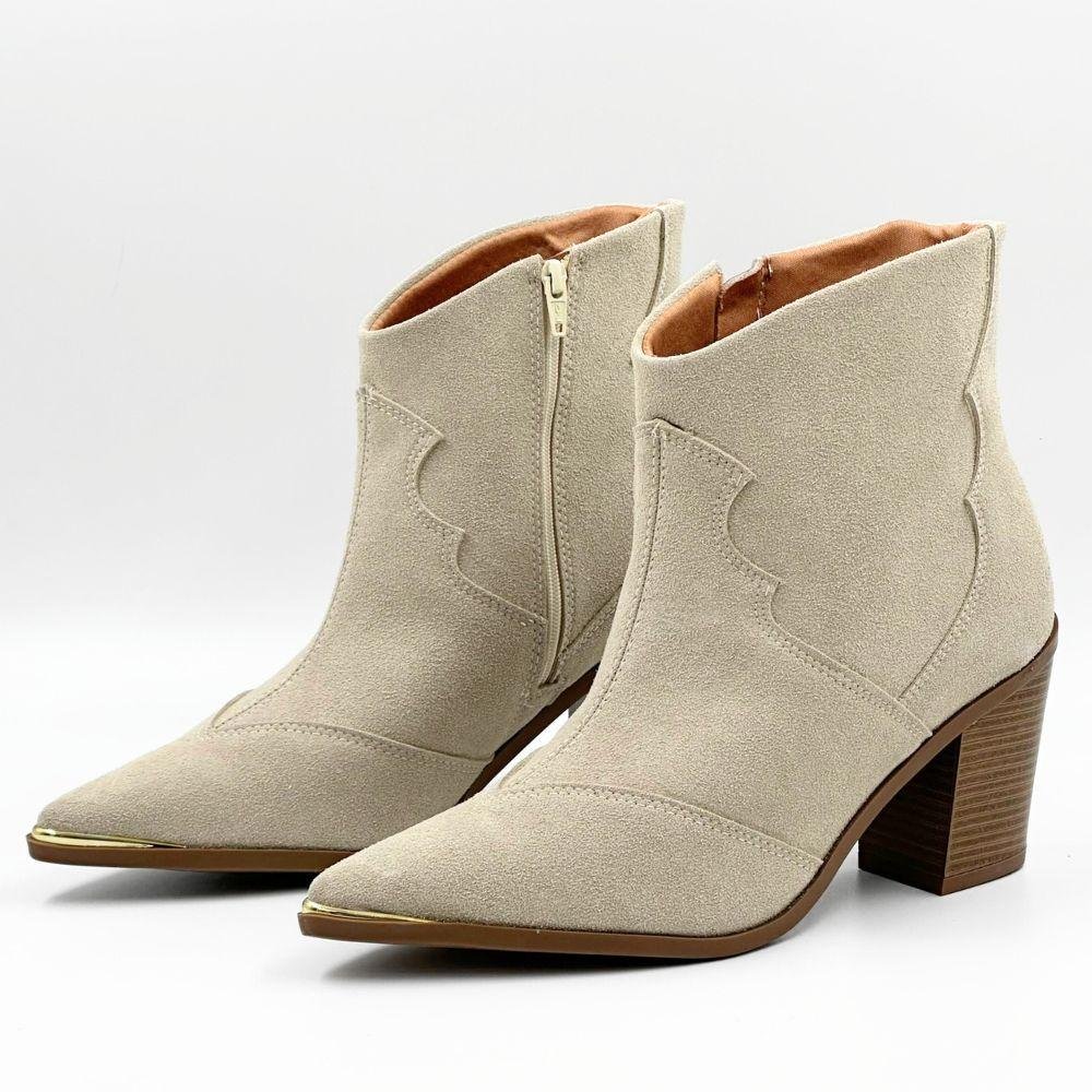 Bota Vizzano Western em Camurça Cano Curto Salto Alto Feminina Off White 2