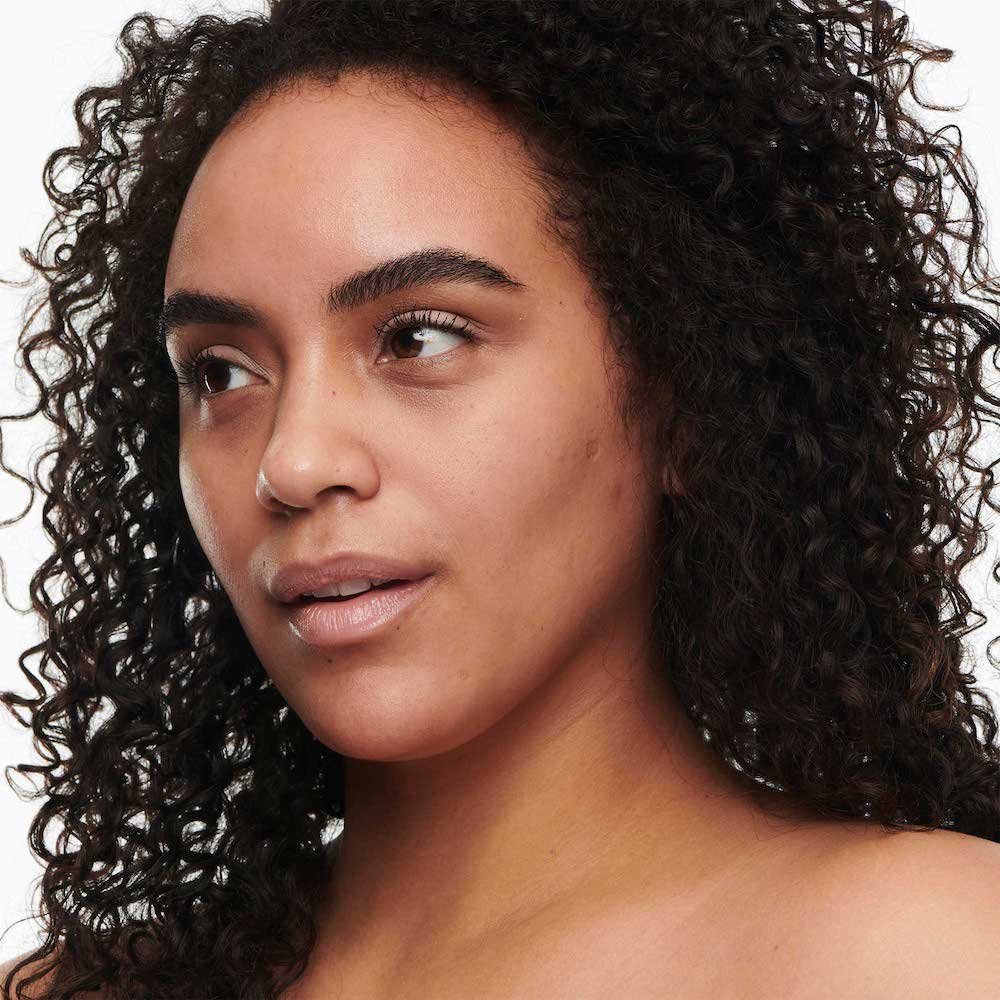 Base Líquida Studio Radiance Serum-Powered™ - Tons Claros NW25 2