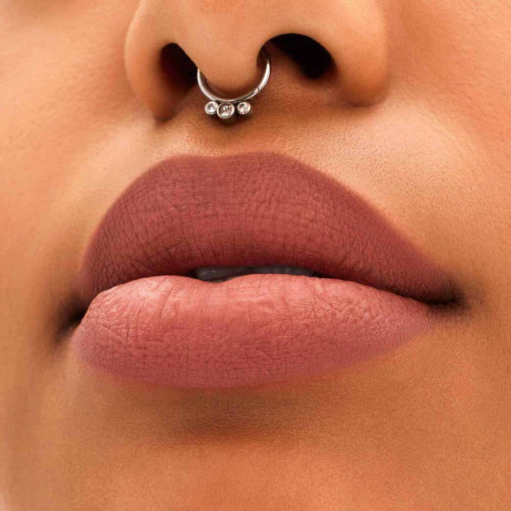 Batom Matte MAC Locked Kiss Mischief 3