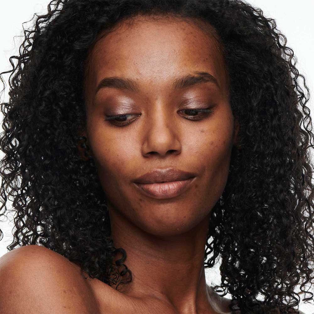 Base Líquida Studio Radiance Serum-Powered™ - Tons Médios NW45 2