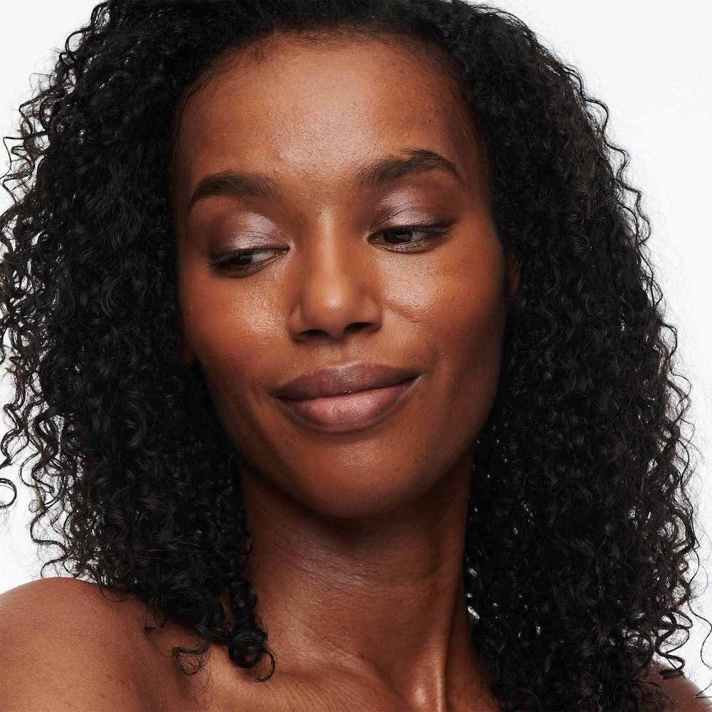 Base Líquida Studio Radiance Serum-Powered™ - Tons Médios NW45 3