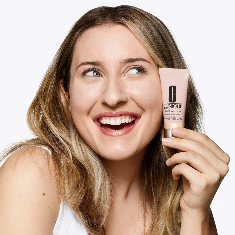 Hidratante com Cor FPS 25 Clinique Moisture Surge - 02 02 Light 2