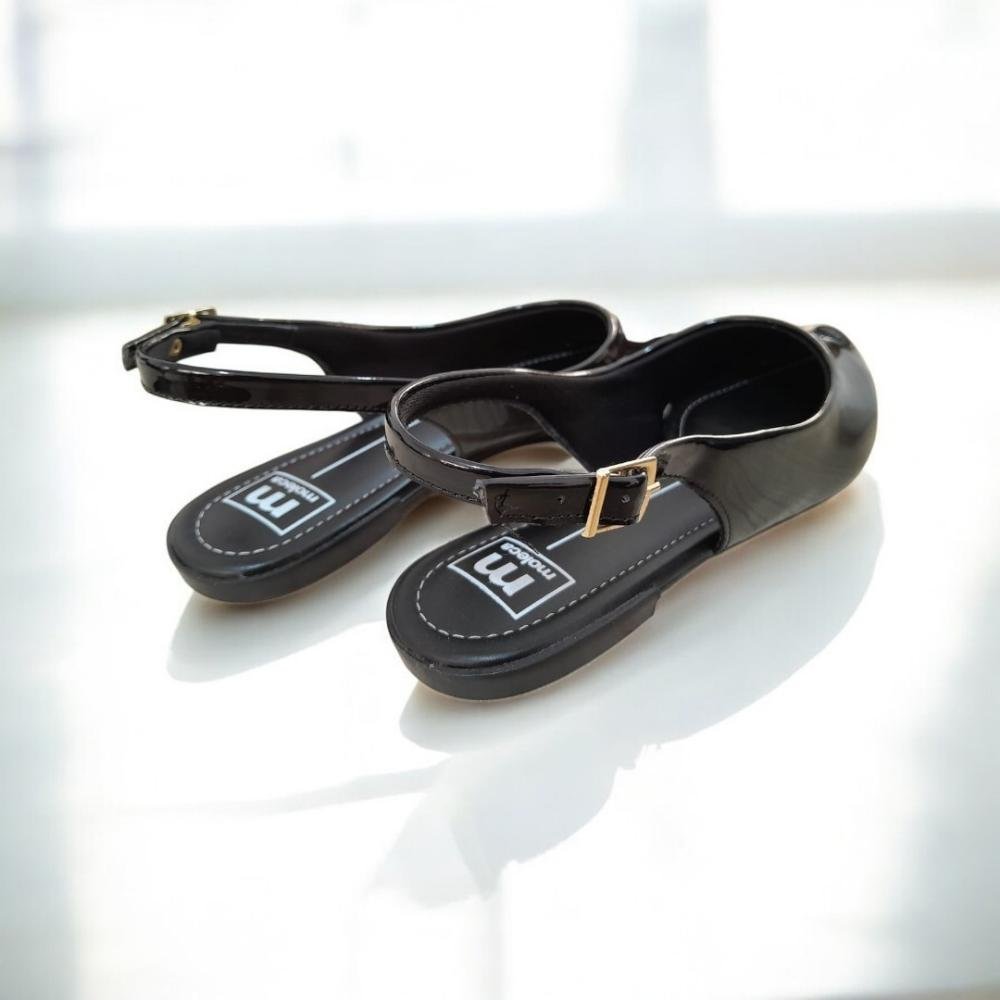 Sapato moleca verniz aberto na traseira fivela Preto 5