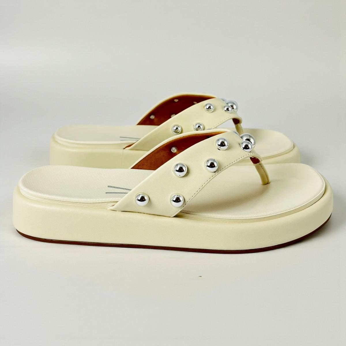 Chinelo Tamanco Vizzano Feminino Flat com Tachas Prateadas Moda Casual Off White 4