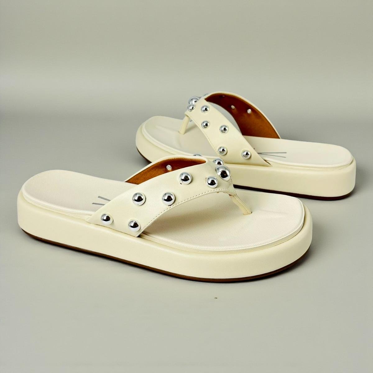 Chinelo Tamanco Vizzano Feminino Flat com Tachas Prateadas Moda Casual Off White 6